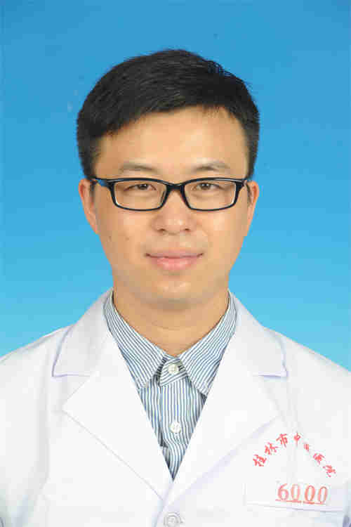 DSC_9319刘峰- 规培医师.jpg