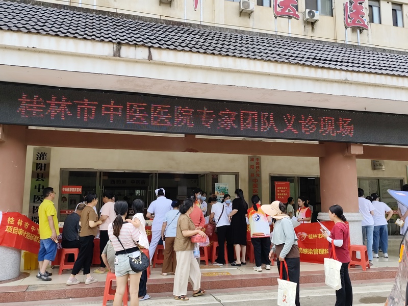我院多个党支部开展“缅怀先烈，服务基层”主题党日活动