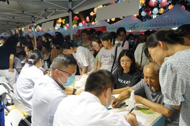 人气爆棚|名医问诊、药膳茶饮、中药文创...“漓江中医夜市”火热出摊,活动持续至周日