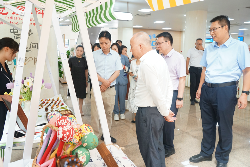 共筑防线|自治区中医药局局长黎甲文一行到桂林市中医医院指导基孔肯雅热防控与中医药事业发展工作